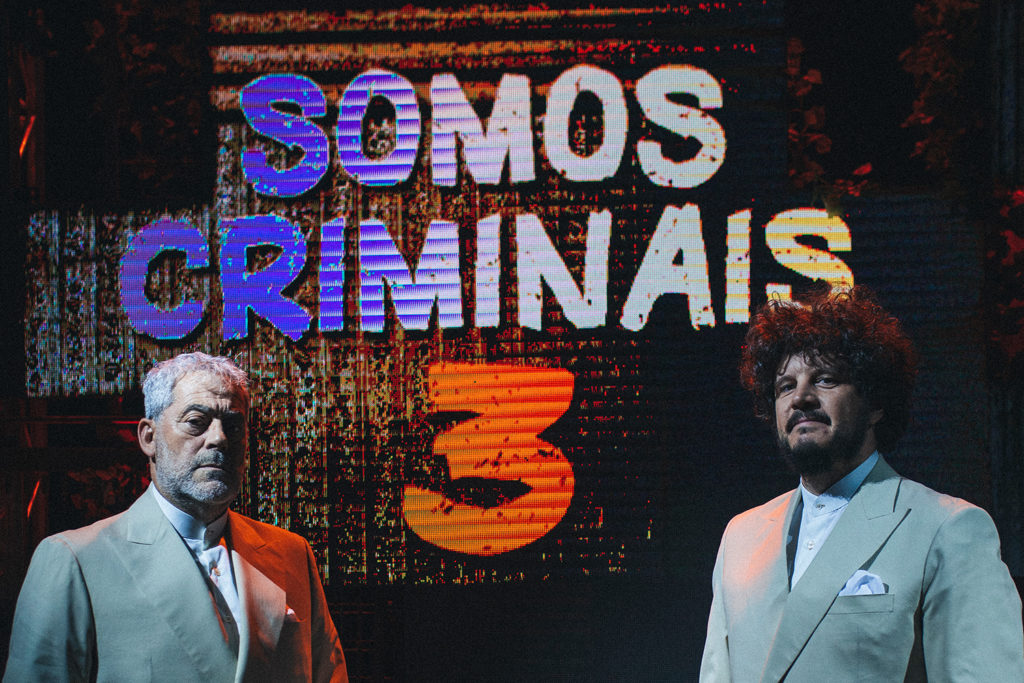 Carlos Blanco e Xosé A. Touriñán no escenario de Somos Criminais 3