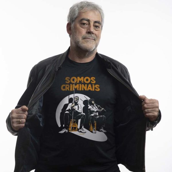 Carlos Blanco coa camiseta de Somos Criminais