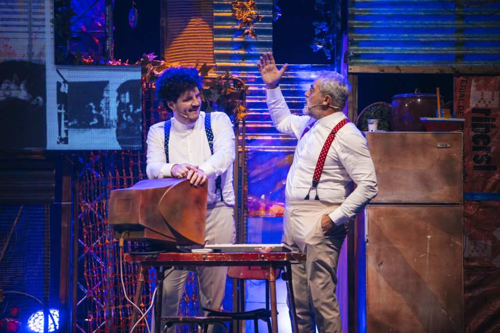 Touriñán e Carlos Blanco nunha escena do espectáculo 'Somos Criminais 3'